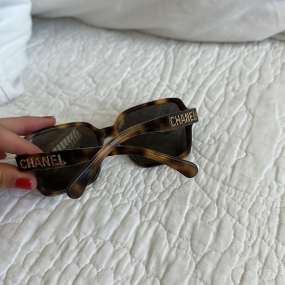Authentic CHANEL square light tortoise logo sunglasses - Picture 7 of 11